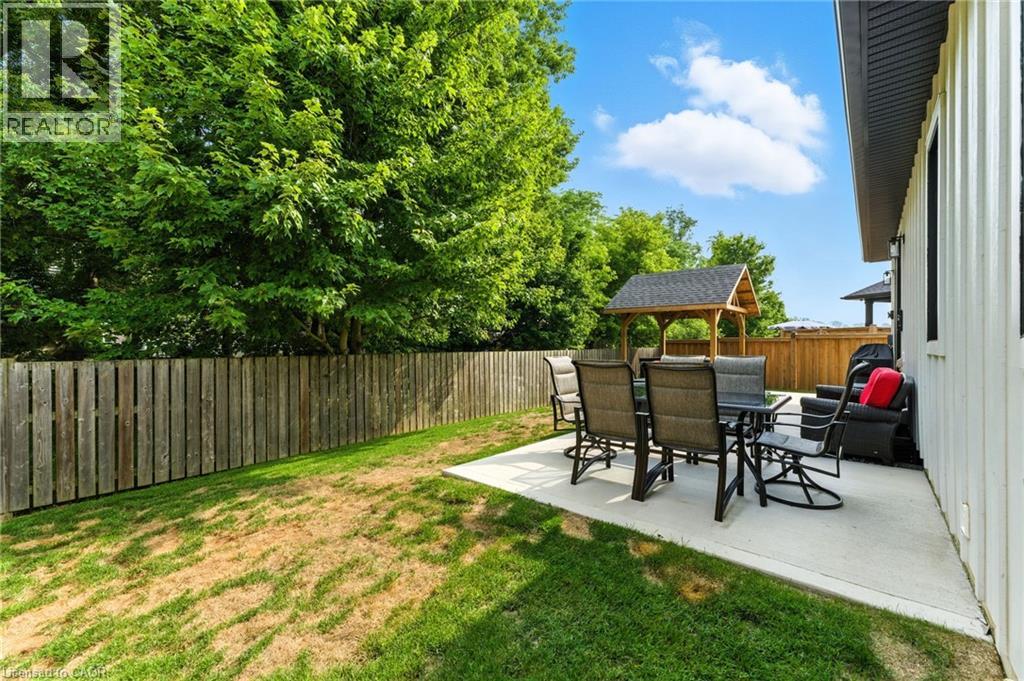 9 MACNEIL Court - 35