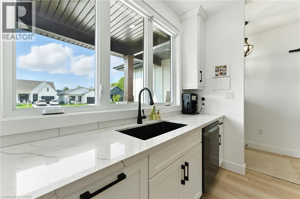 9 MACNEIL Court - 8