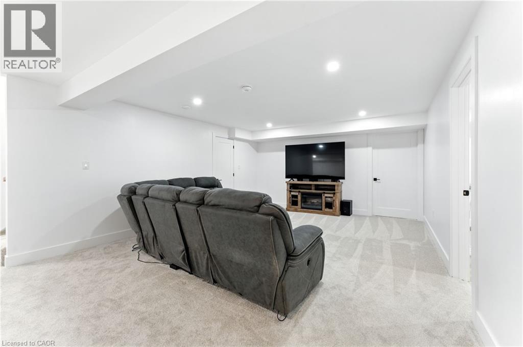 9 MACNEIL Court - 25