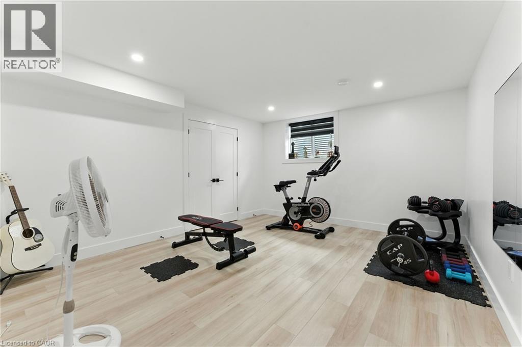 9 MACNEIL Court - 28