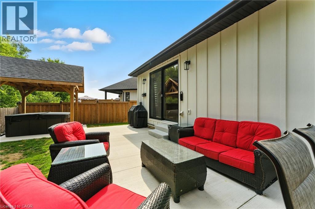 9 MACNEIL Court - 36