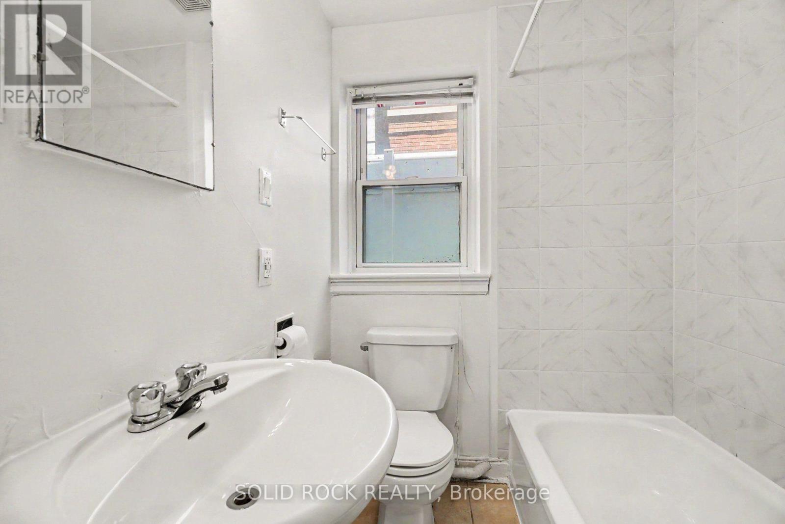 2 – 726 EDISON AVENUE, Ottawa. Luxury613. By Peter Sagos - Image 11