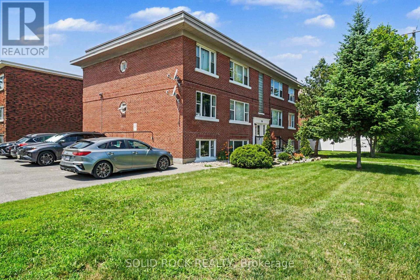 2 – 726 EDISON AVENUE, Ottawa. Luxury613. By Peter Sagos - Image 12