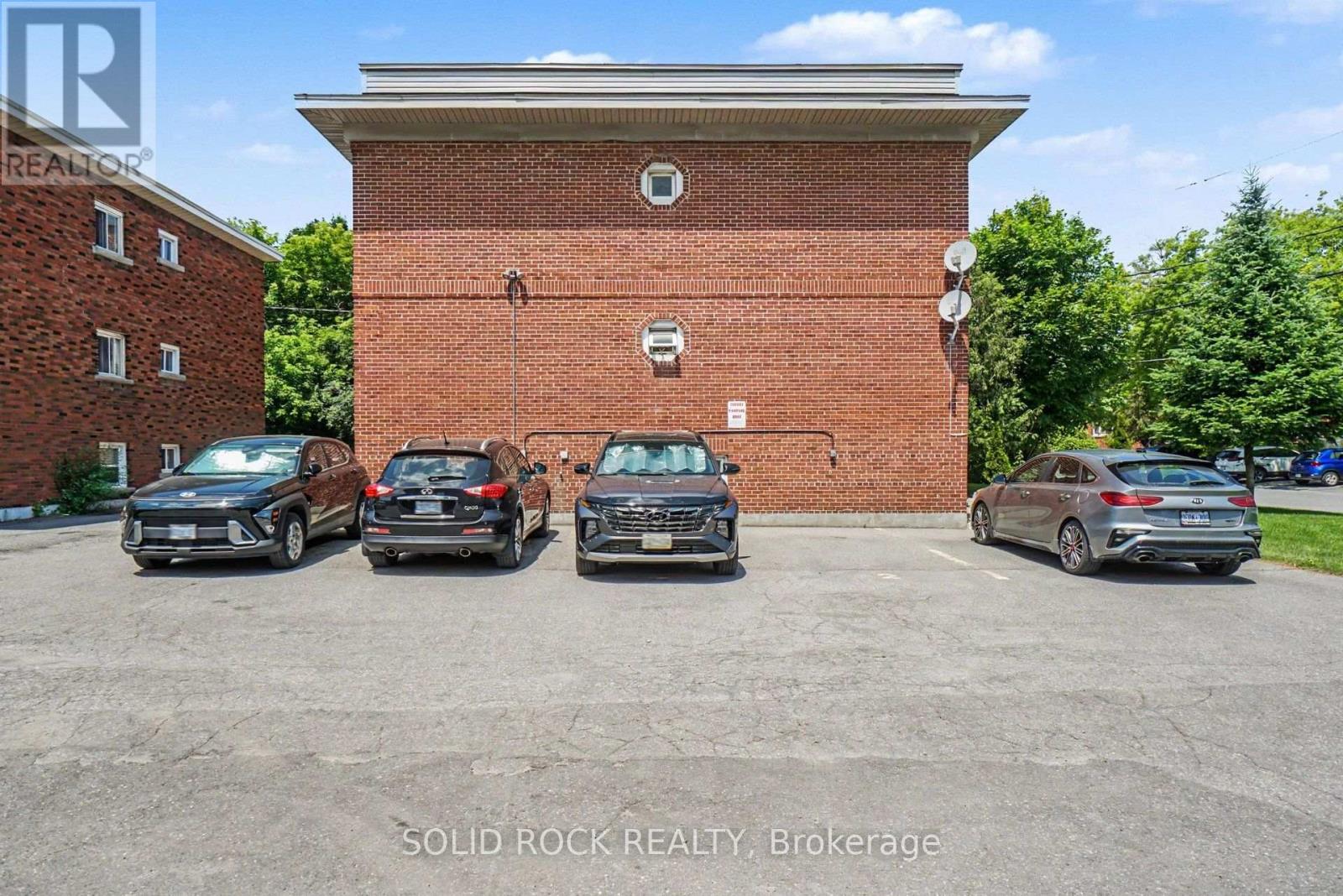 2 – 726 EDISON AVENUE, Ottawa. Luxury613. By Peter Sagos - Image 13