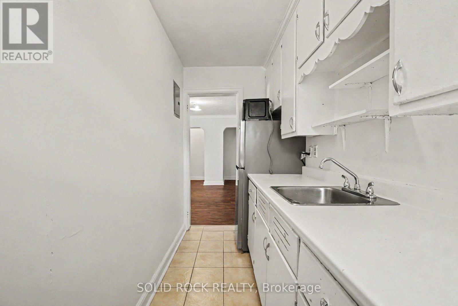 2 – 726 EDISON AVENUE, Ottawa. Luxury613. By Peter Sagos - Image 6