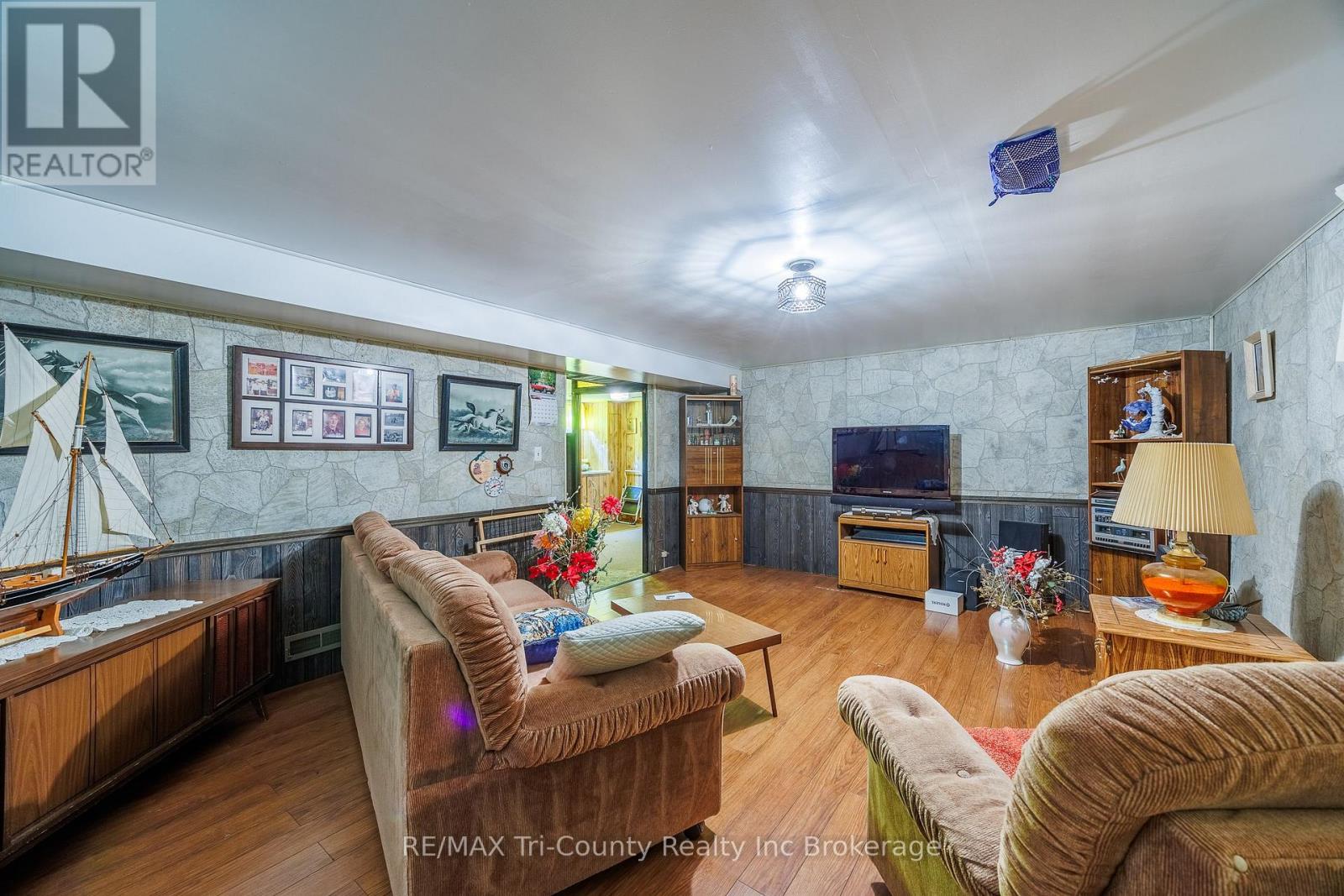 1393 THORMAN DRIVE - 21