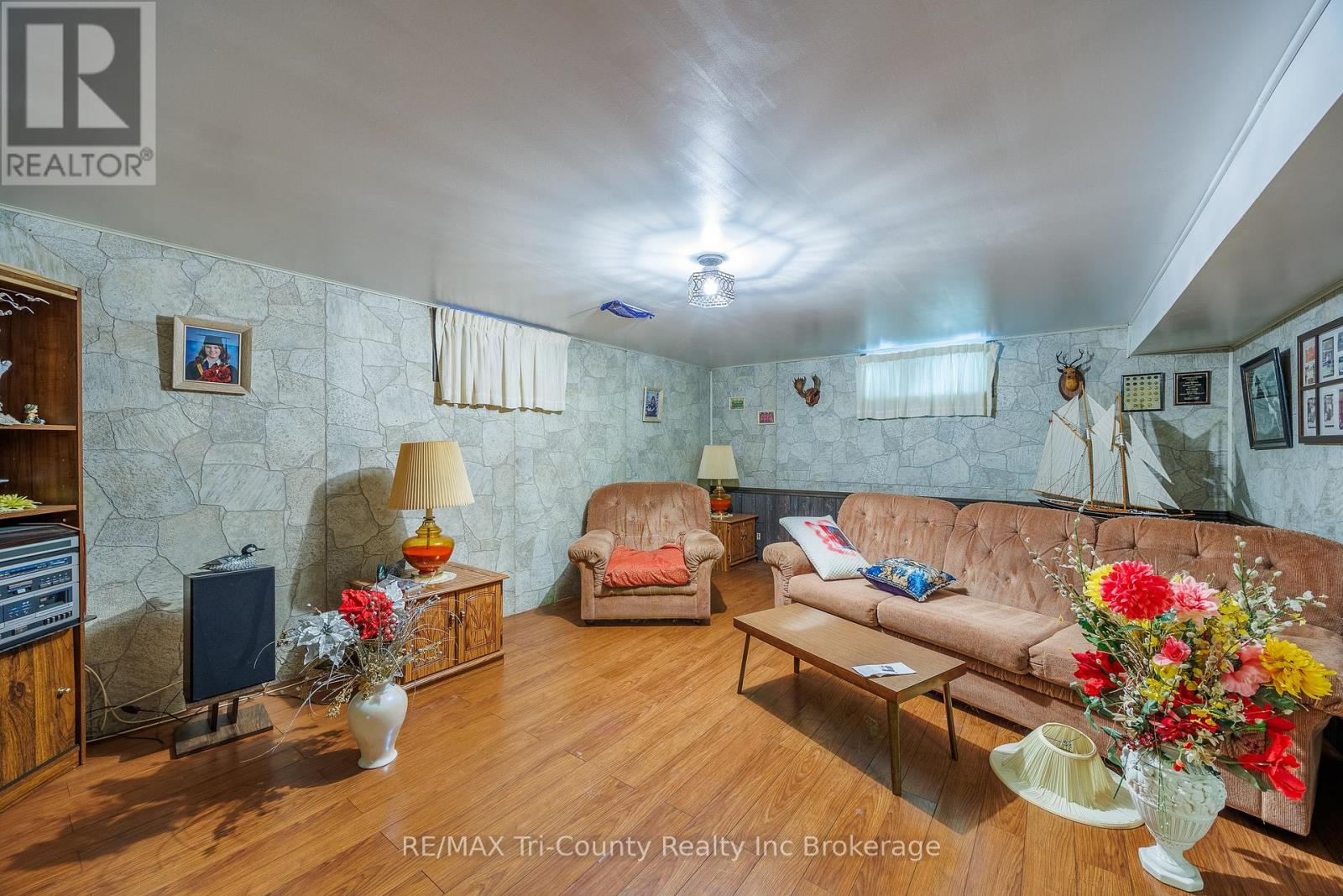 1393 THORMAN DRIVE - 22
