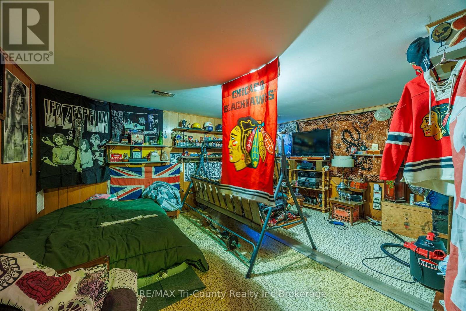 1393 THORMAN DRIVE - 23