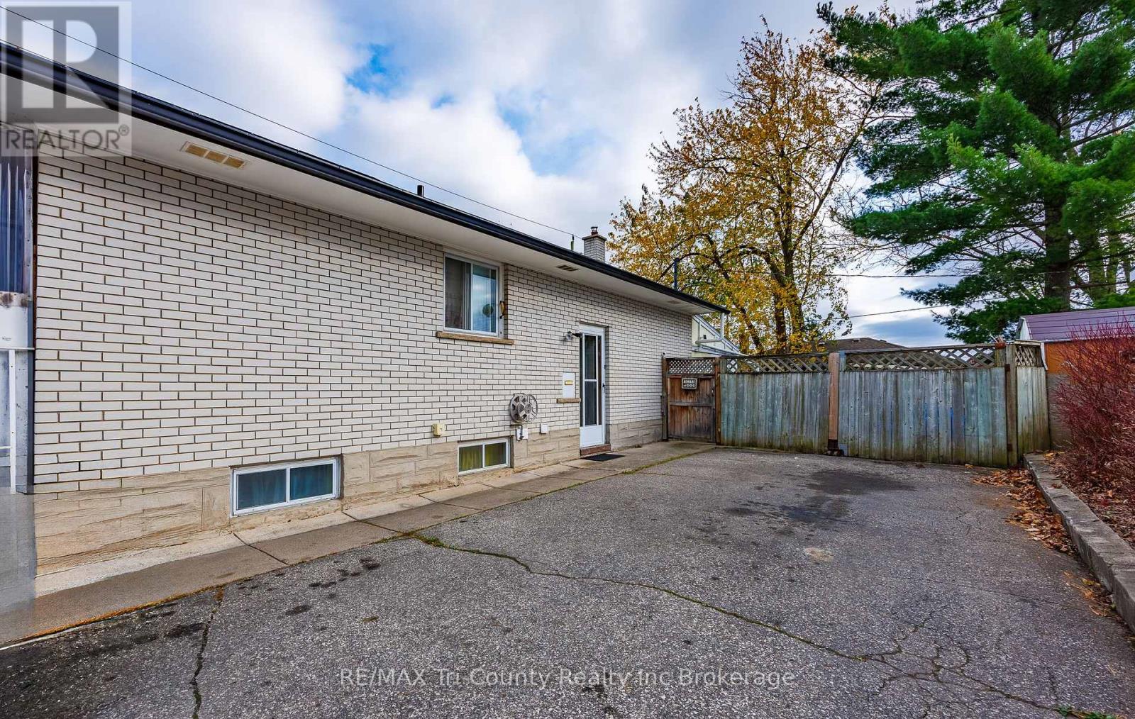1393 THORMAN DRIVE - 4