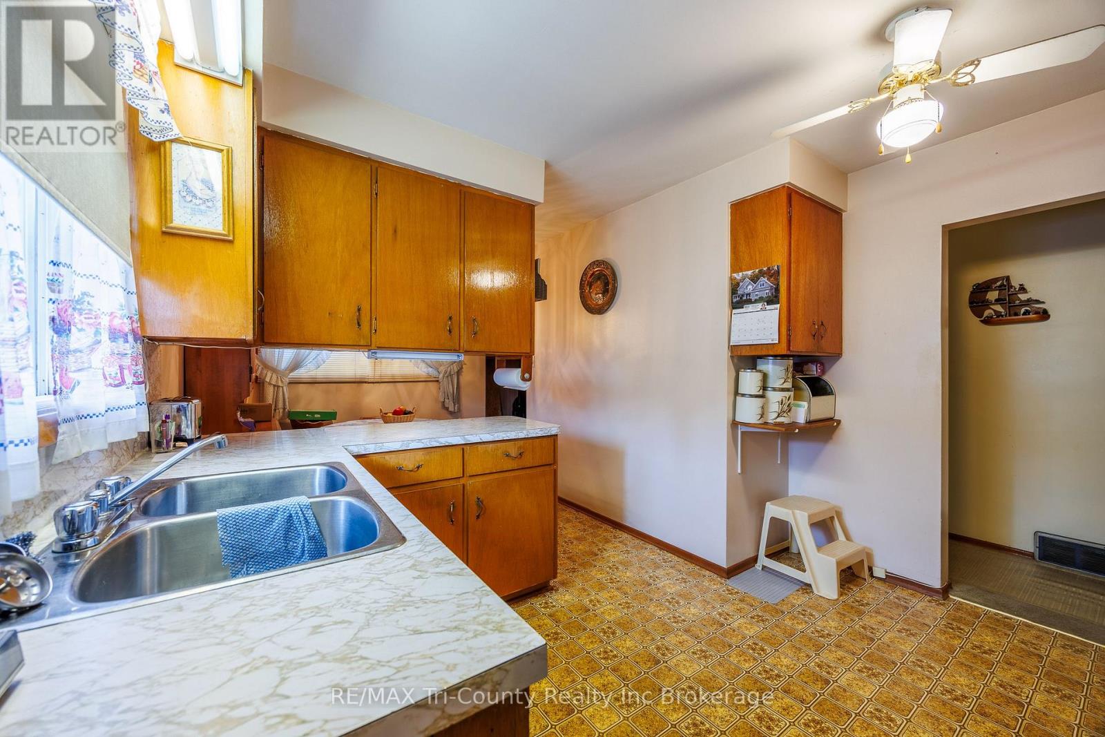 1393 THORMAN DRIVE - 6