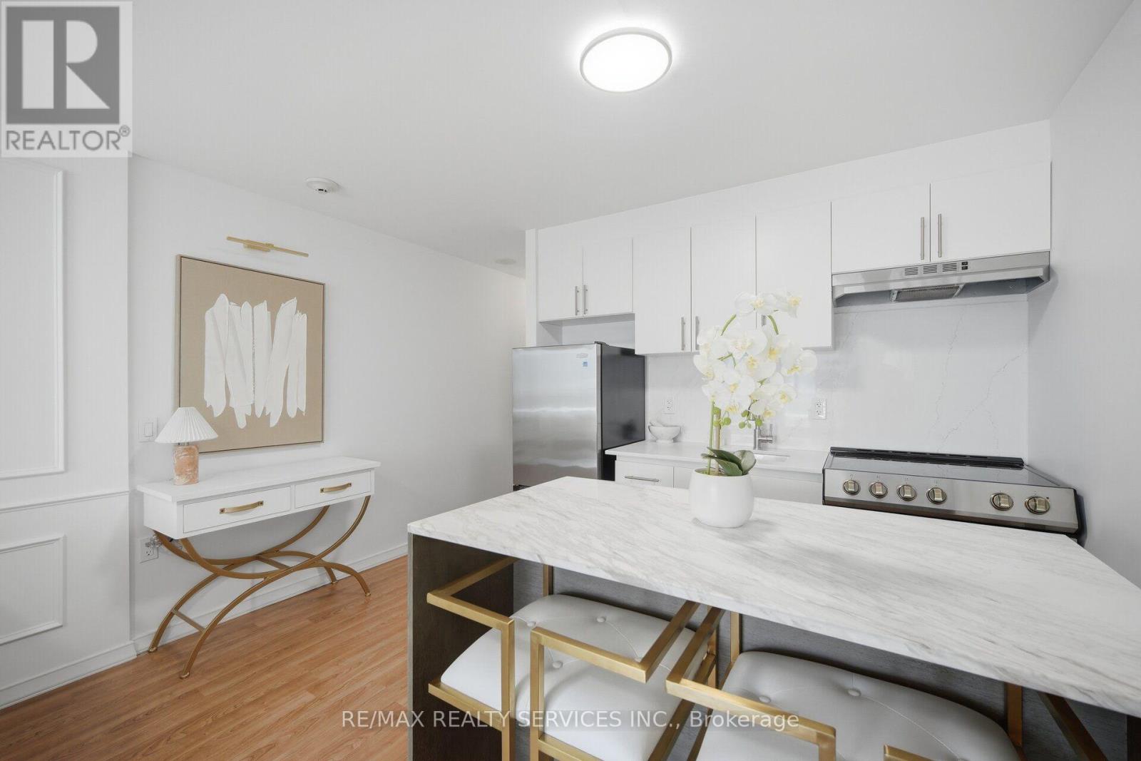 #310 15 MAPLEWOOD AVENUE - 5