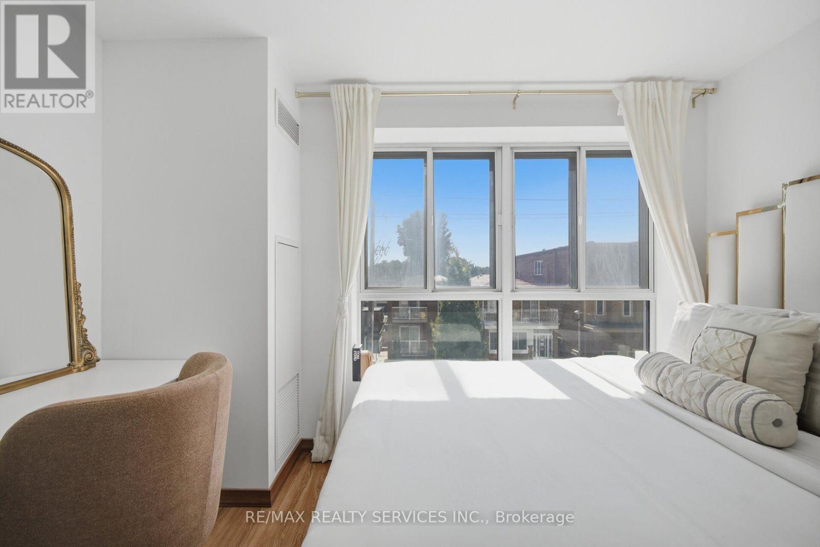 #310 15 MAPLEWOOD AVENUE - 10
