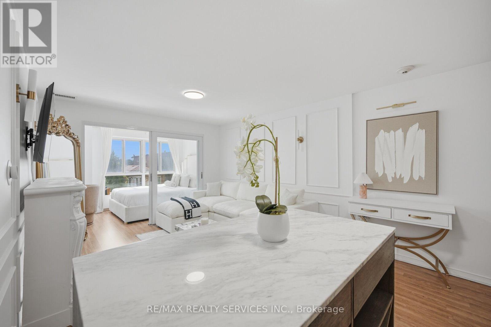 #310 15 MAPLEWOOD AVENUE - 3