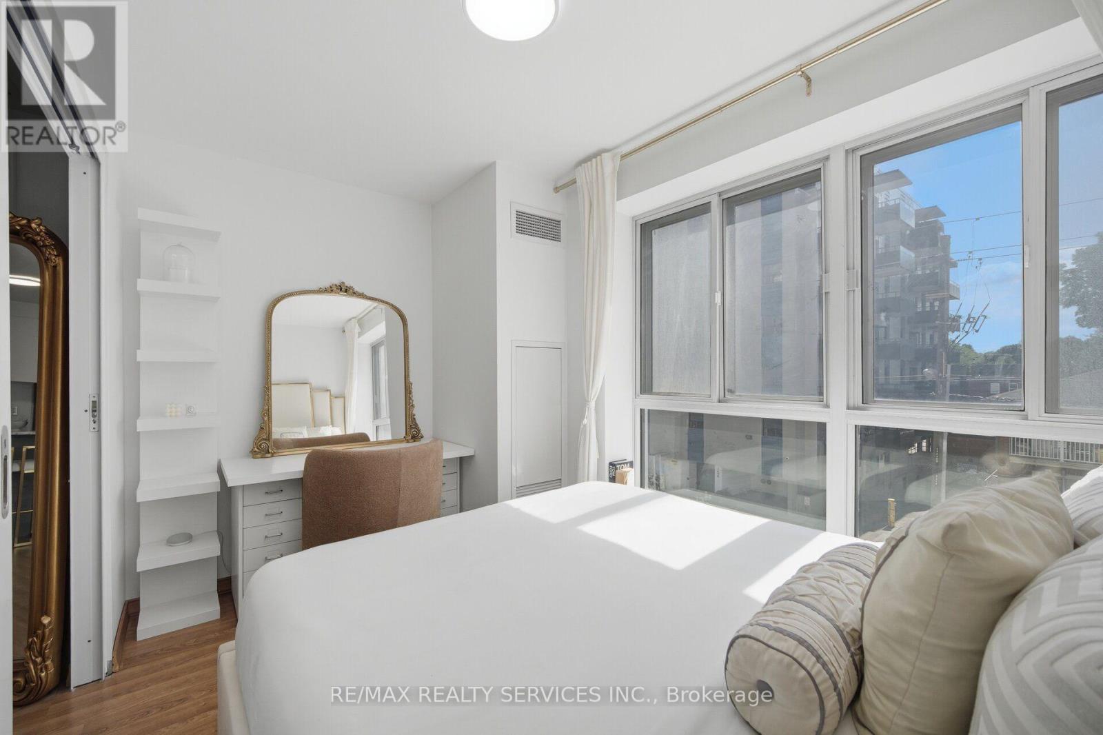 #310 15 MAPLEWOOD AVENUE - 9