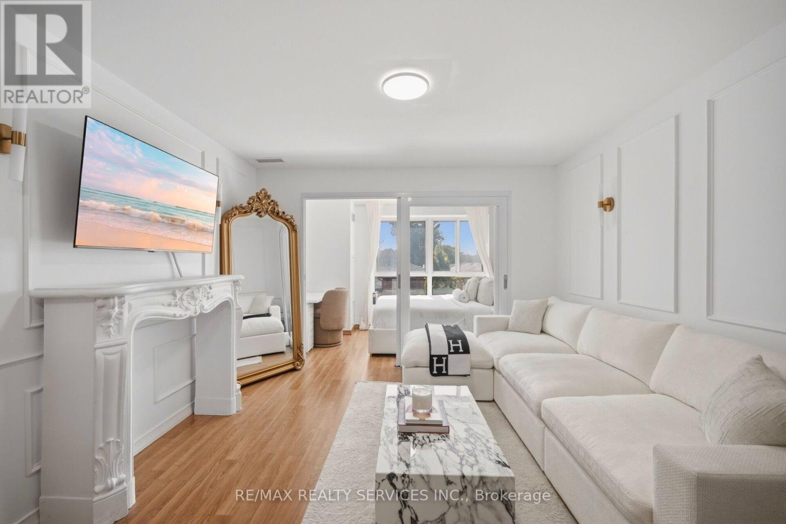 #310 15 MAPLEWOOD AVENUE - 2