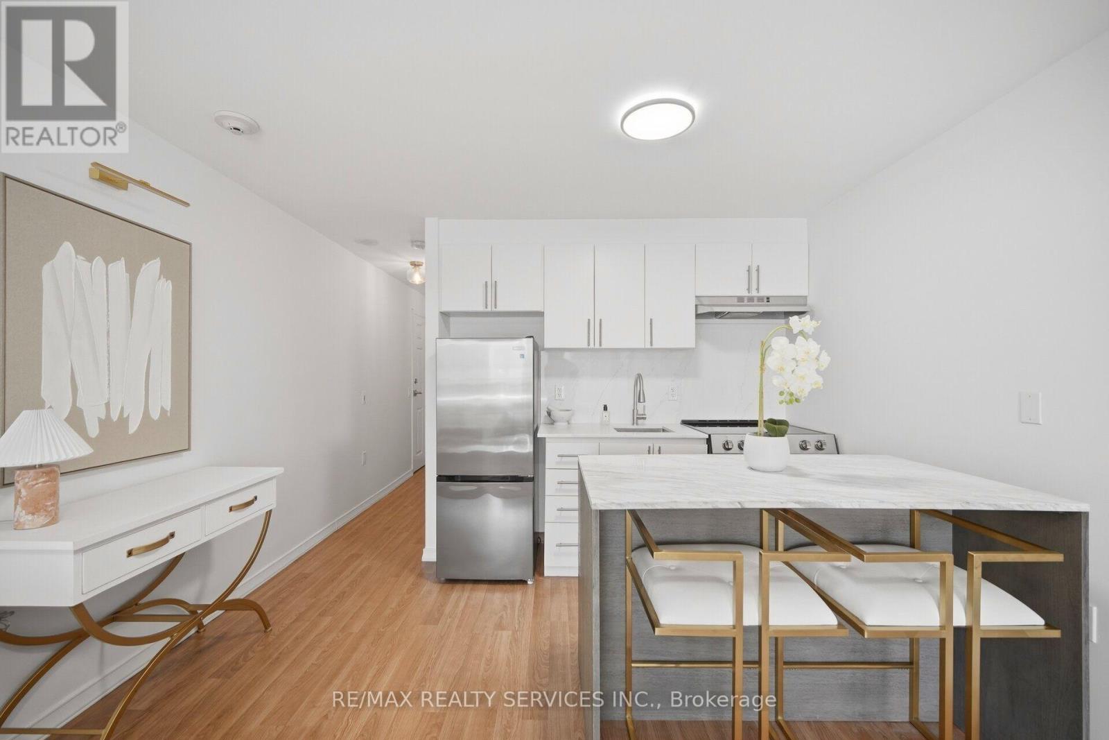 #310 15 MAPLEWOOD AVENUE - 4