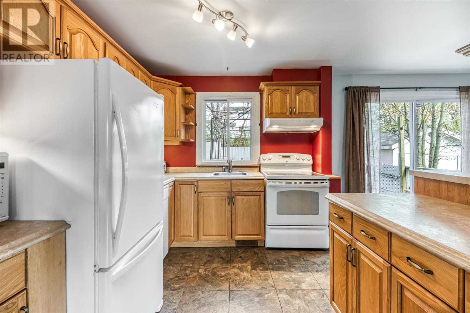 59 Hirshhorn AVE - 10