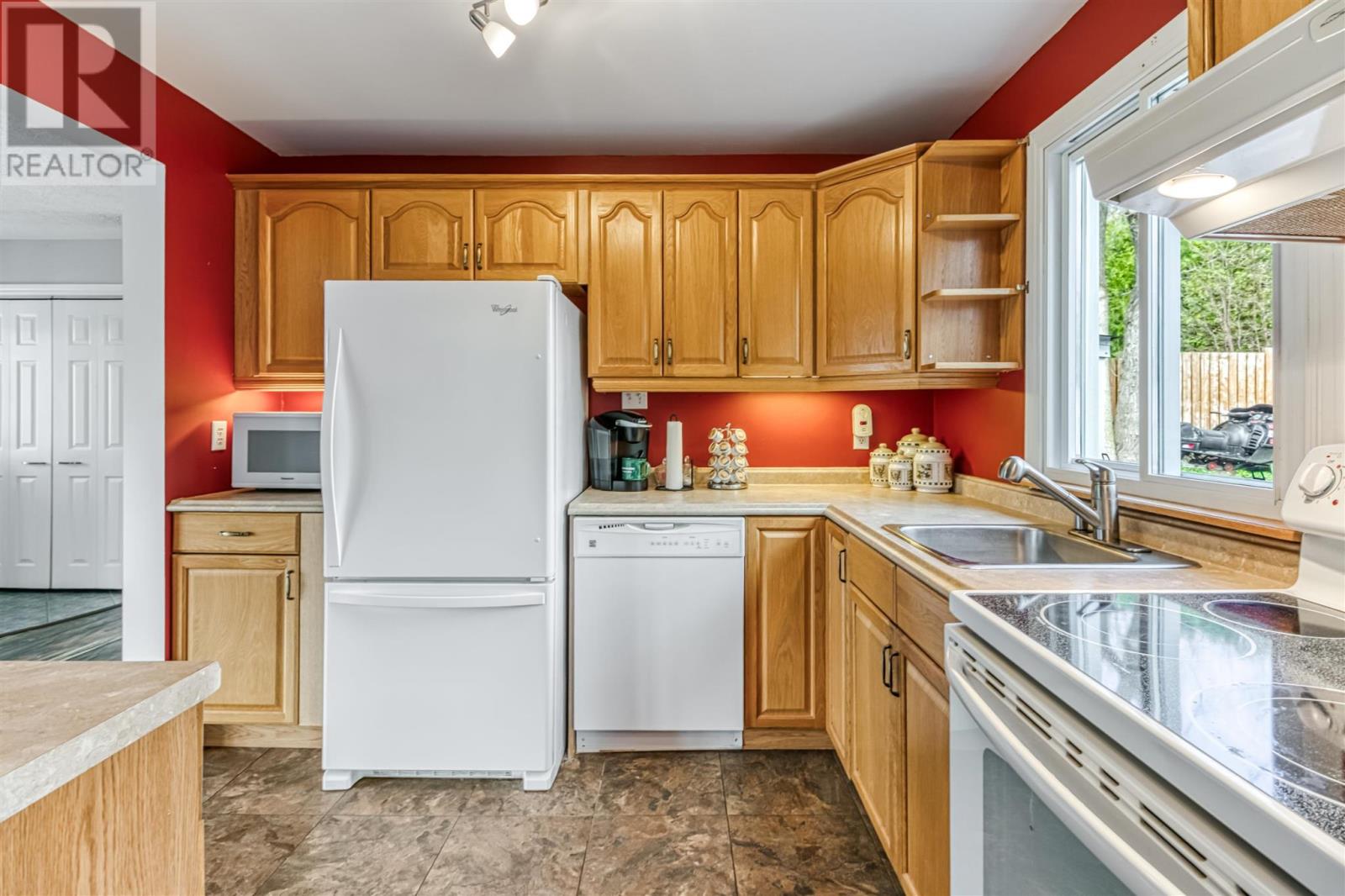 59 Hirshhorn AVE - 11