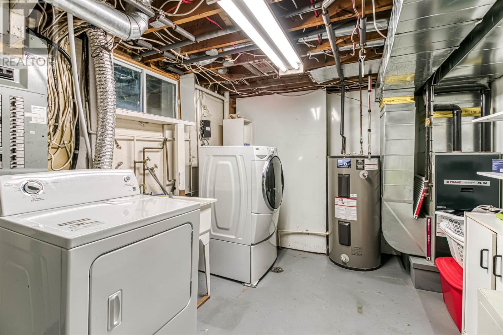 59 Hirshhorn AVE - 28
