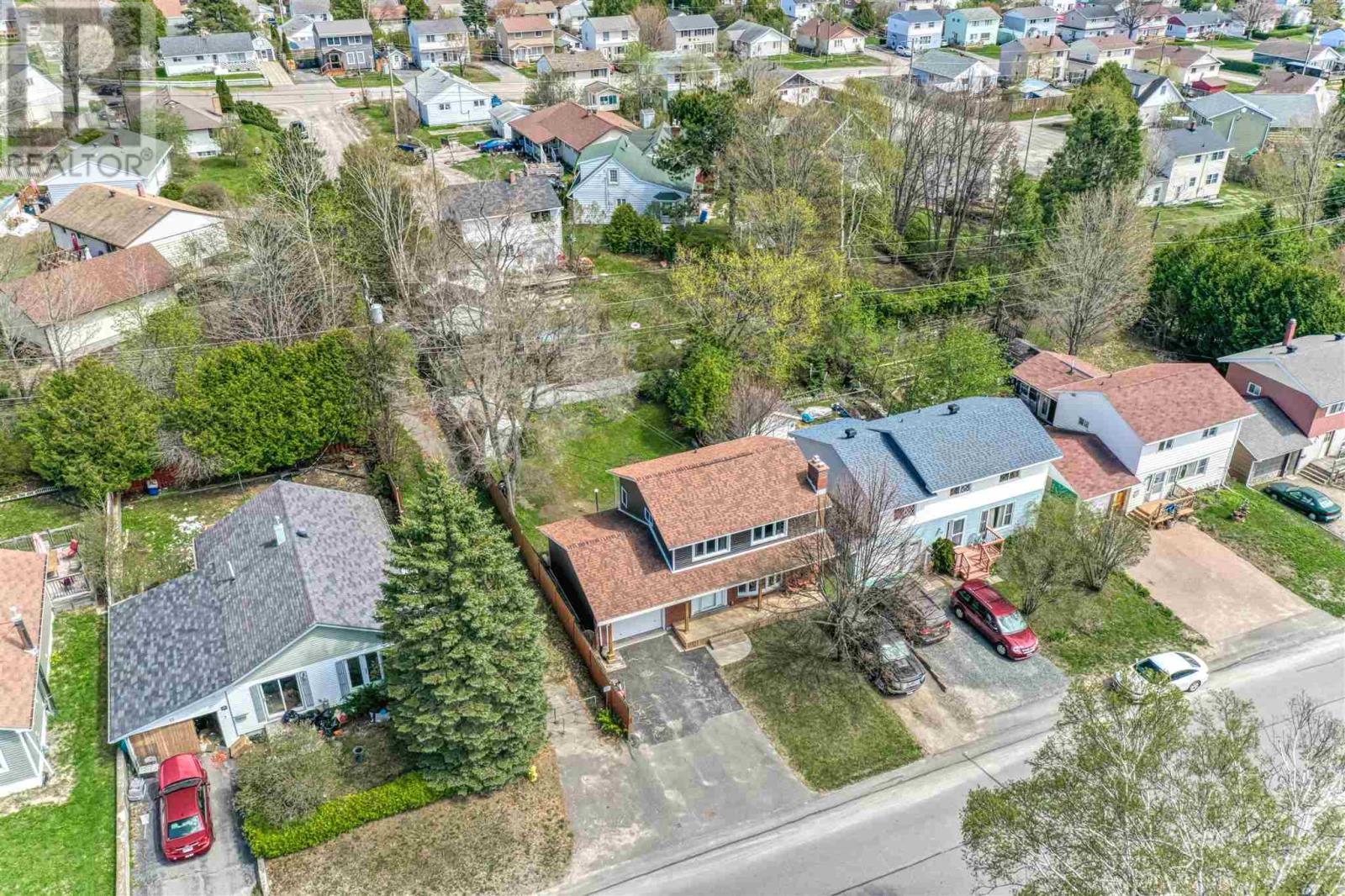 59 Hirshhorn AVE - 31