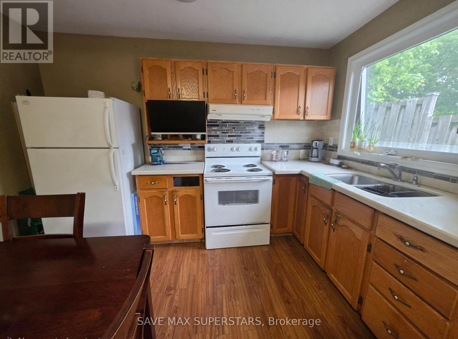 93 JOHN STREET E - 5