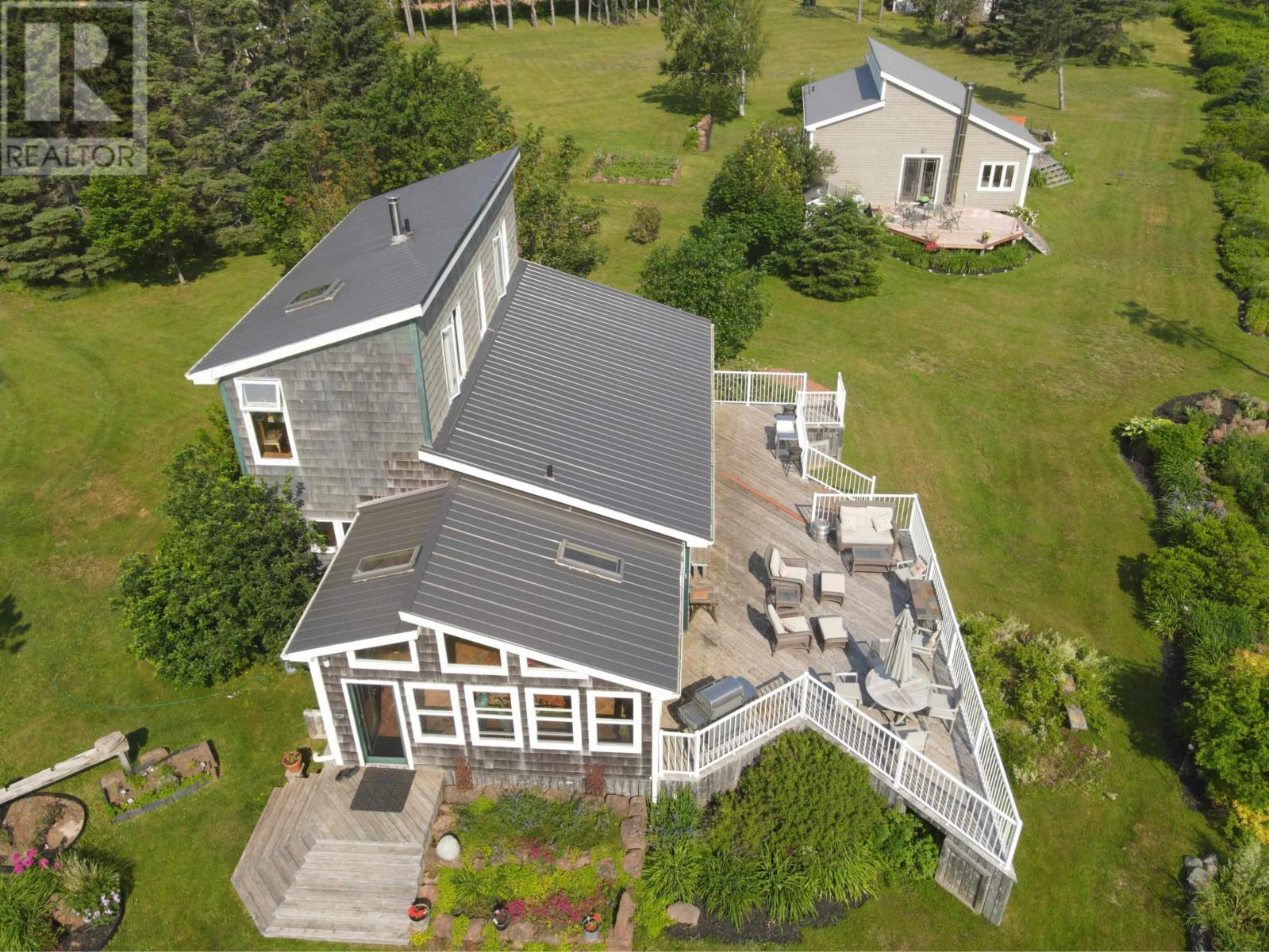 7 Bayside Crescent - 1