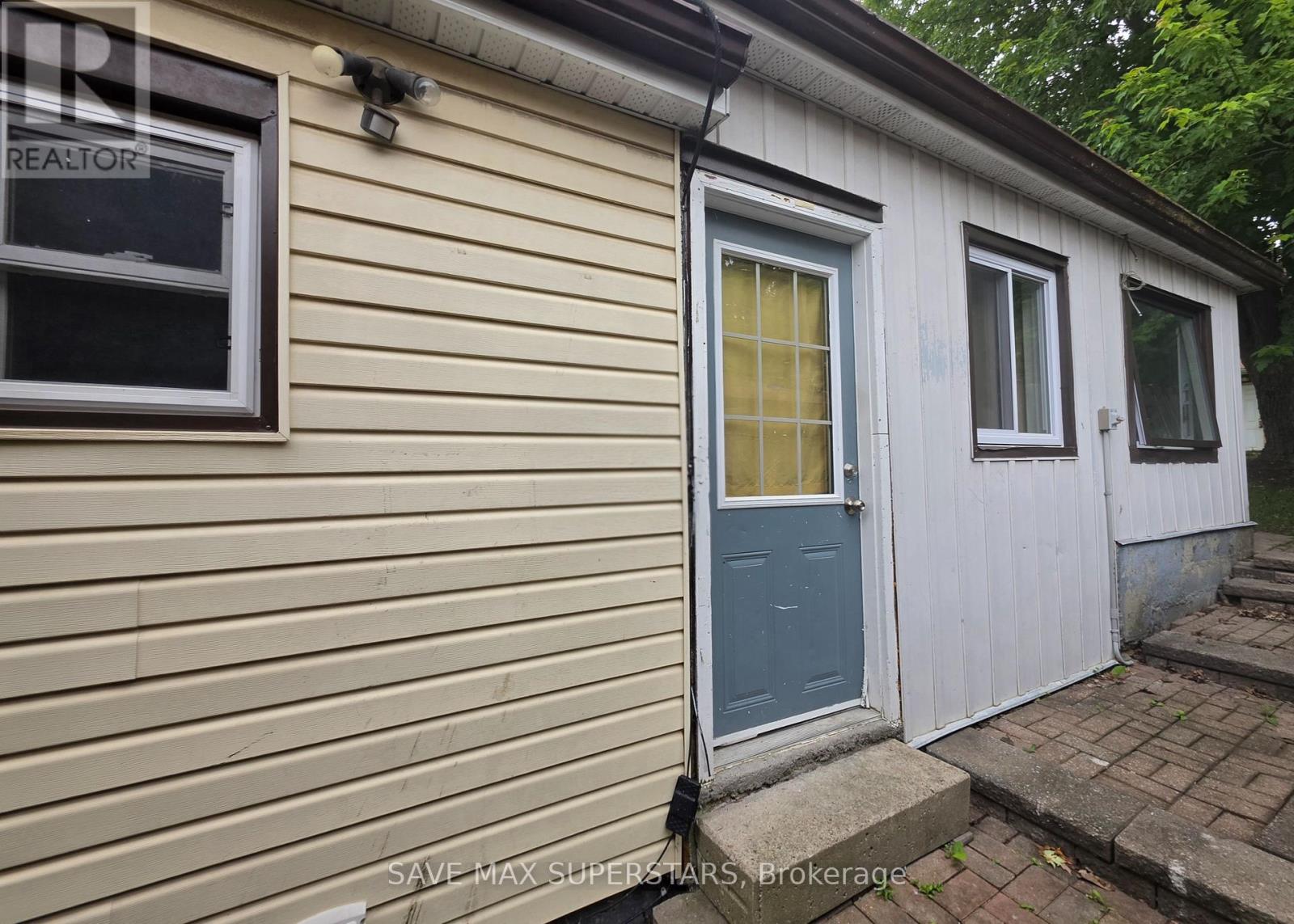 93 JOHN STREET E - 4