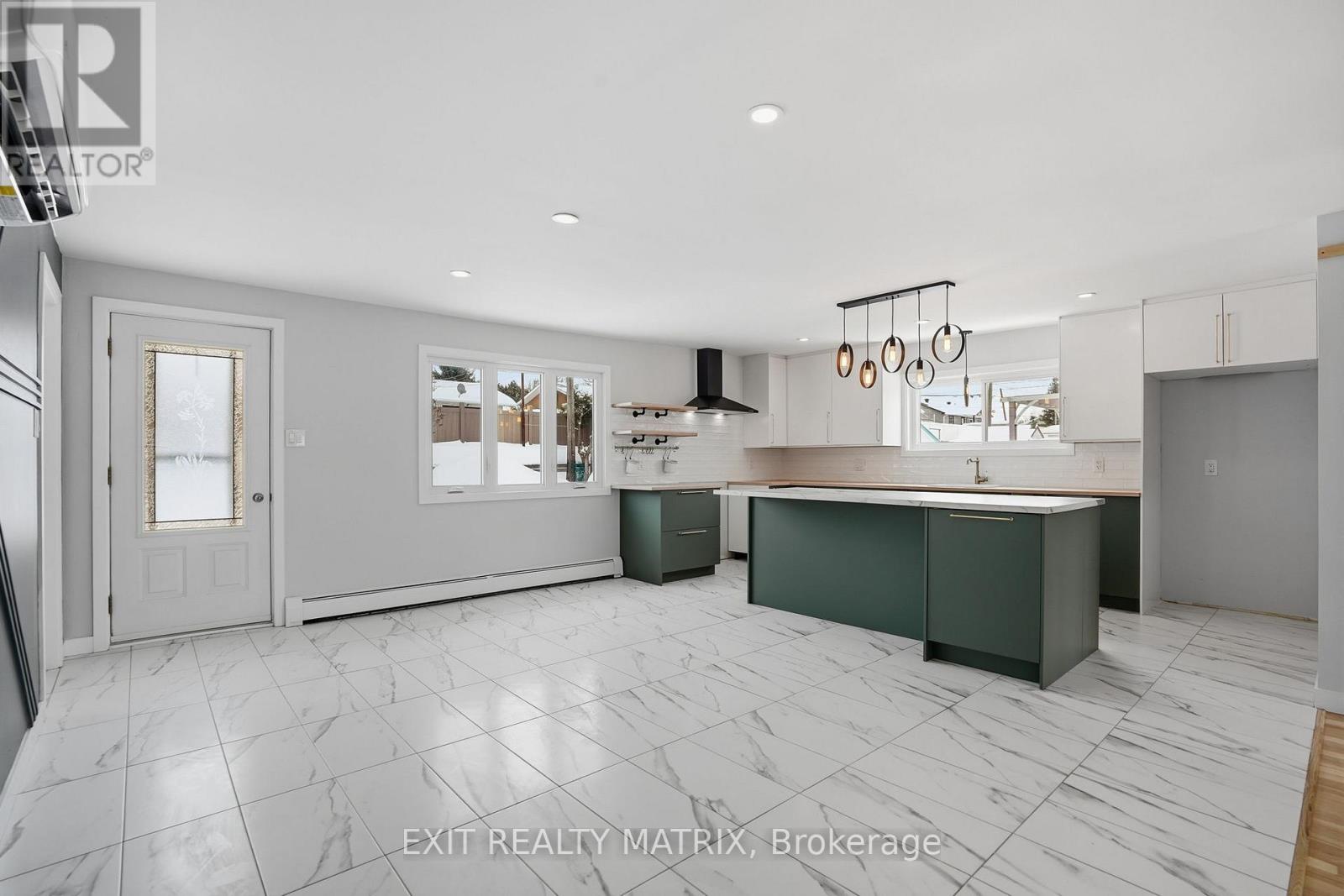 805 CARTIER BOULEVARD - 10