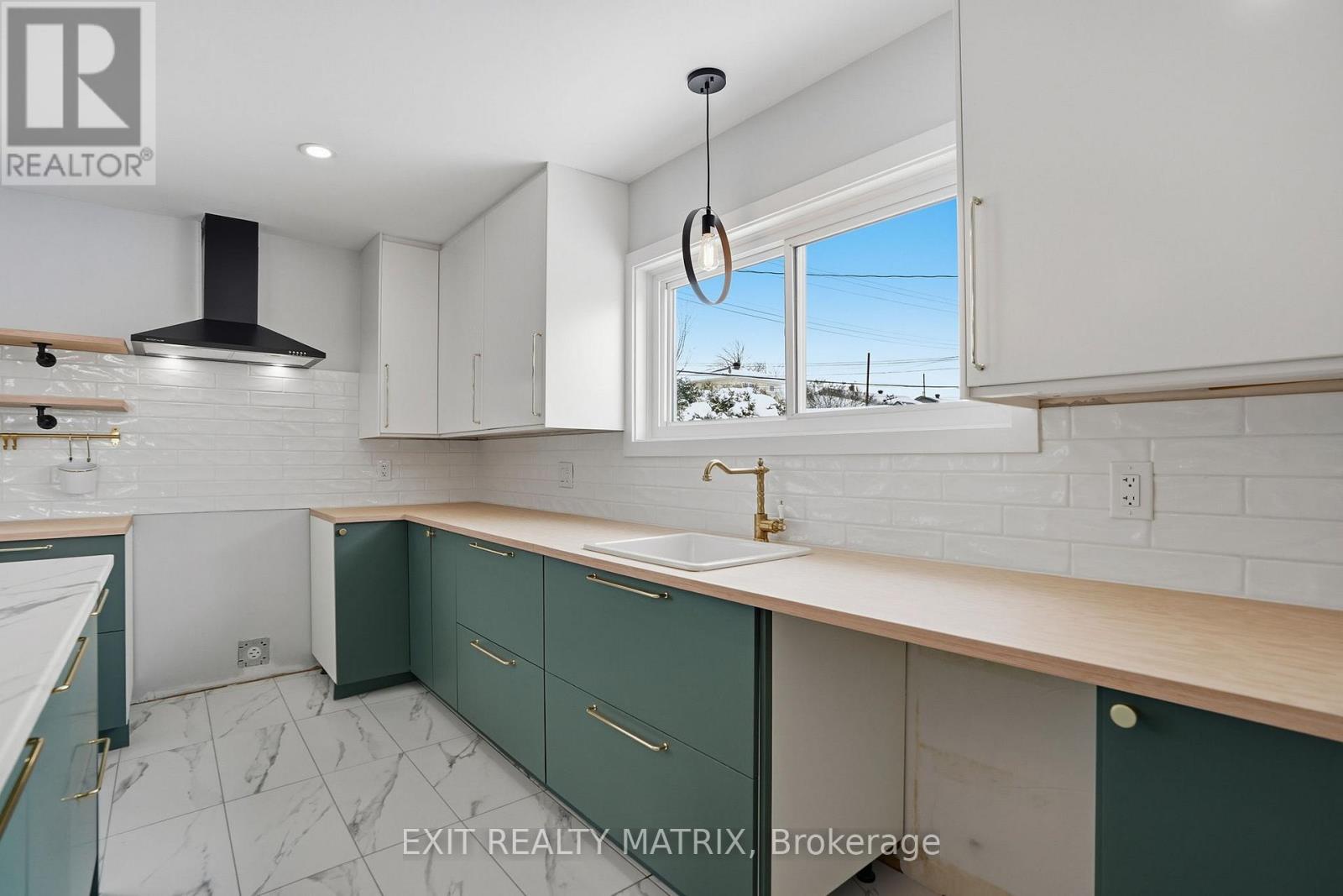 805 CARTIER BOULEVARD - 16
