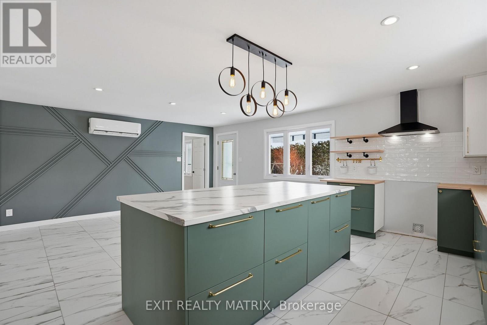 805 CARTIER BOULEVARD - 17