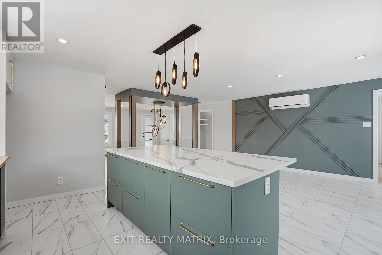 805 CARTIER BOULEVARD - 18