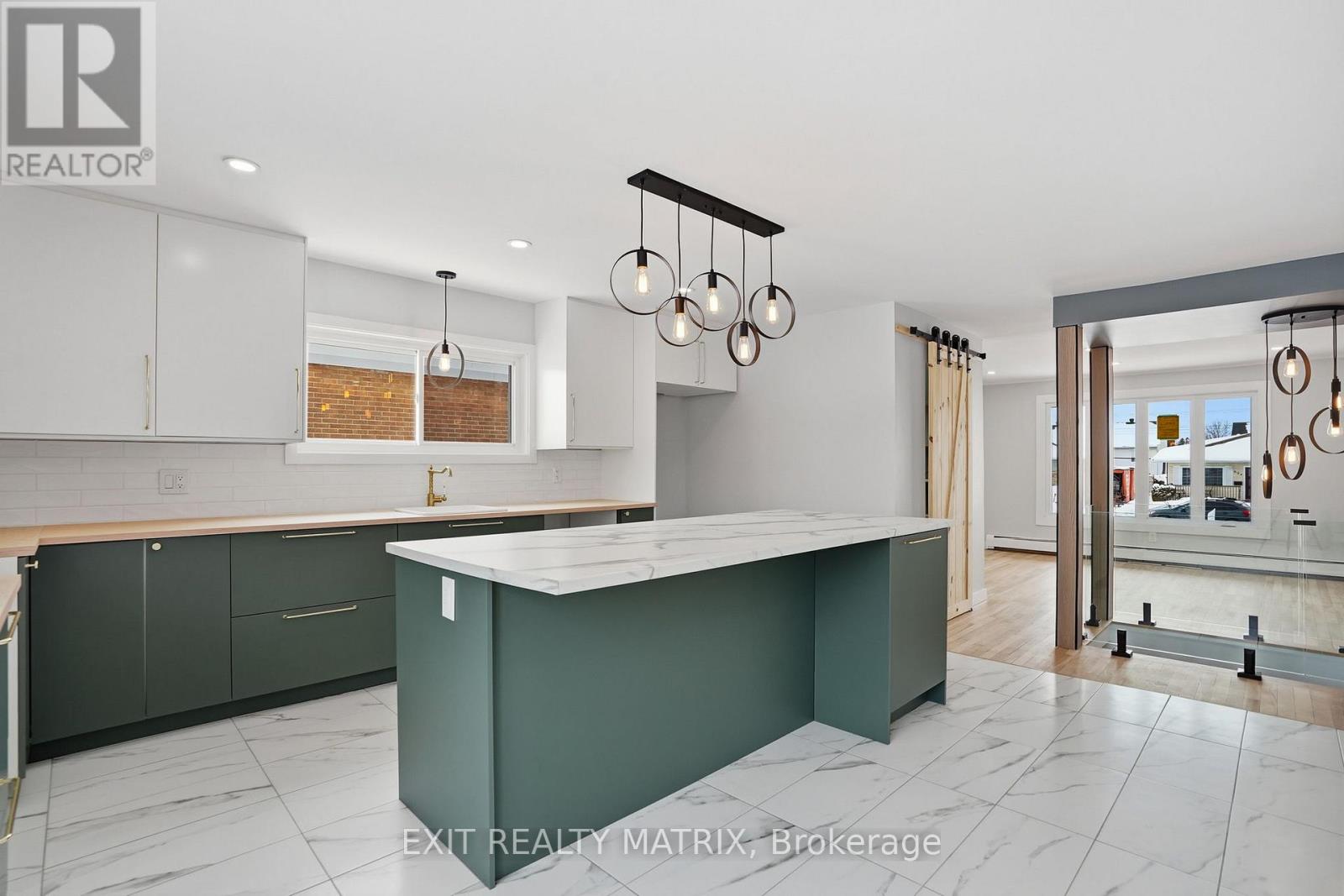 805 CARTIER BOULEVARD - 19