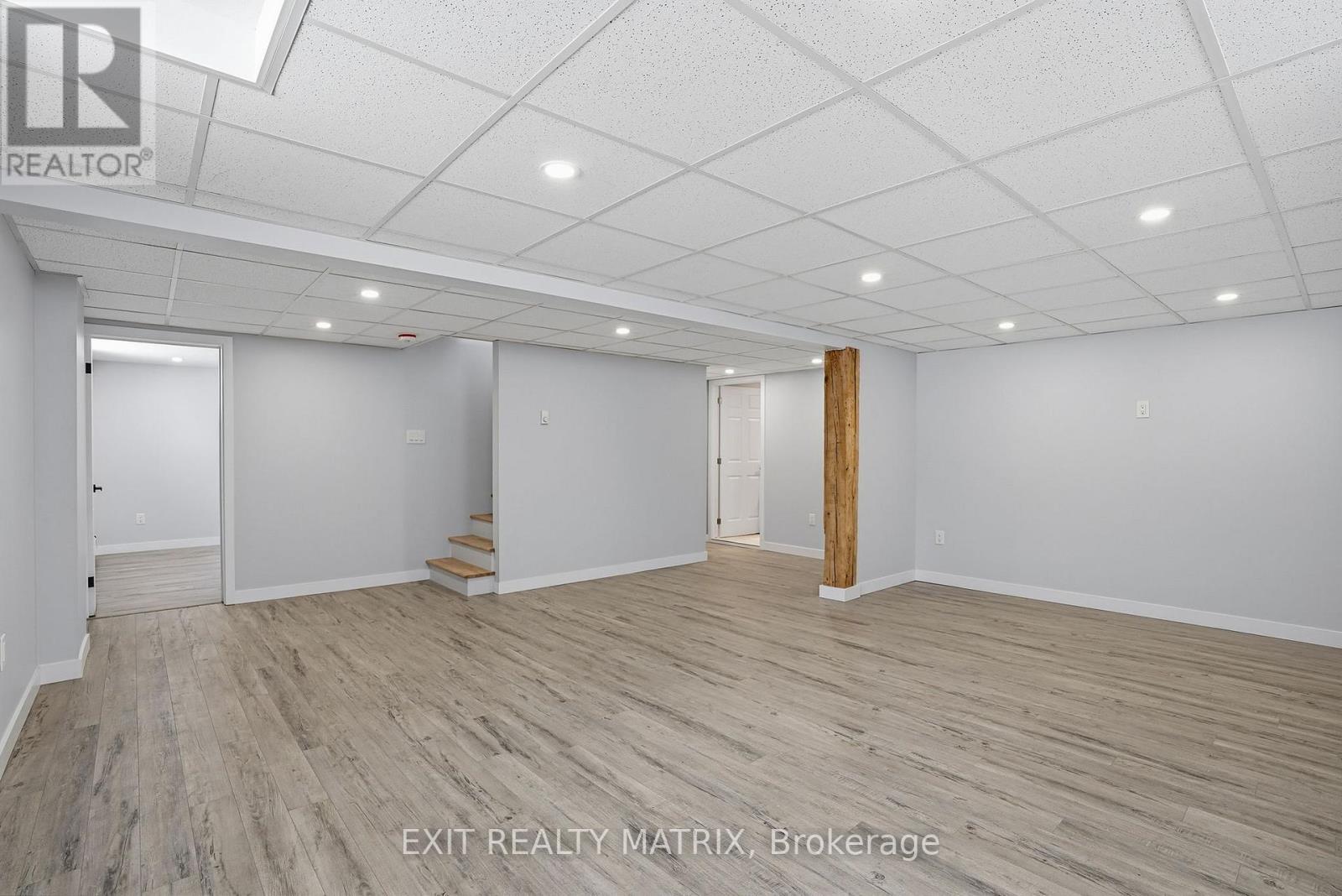 805 CARTIER BOULEVARD - 29
