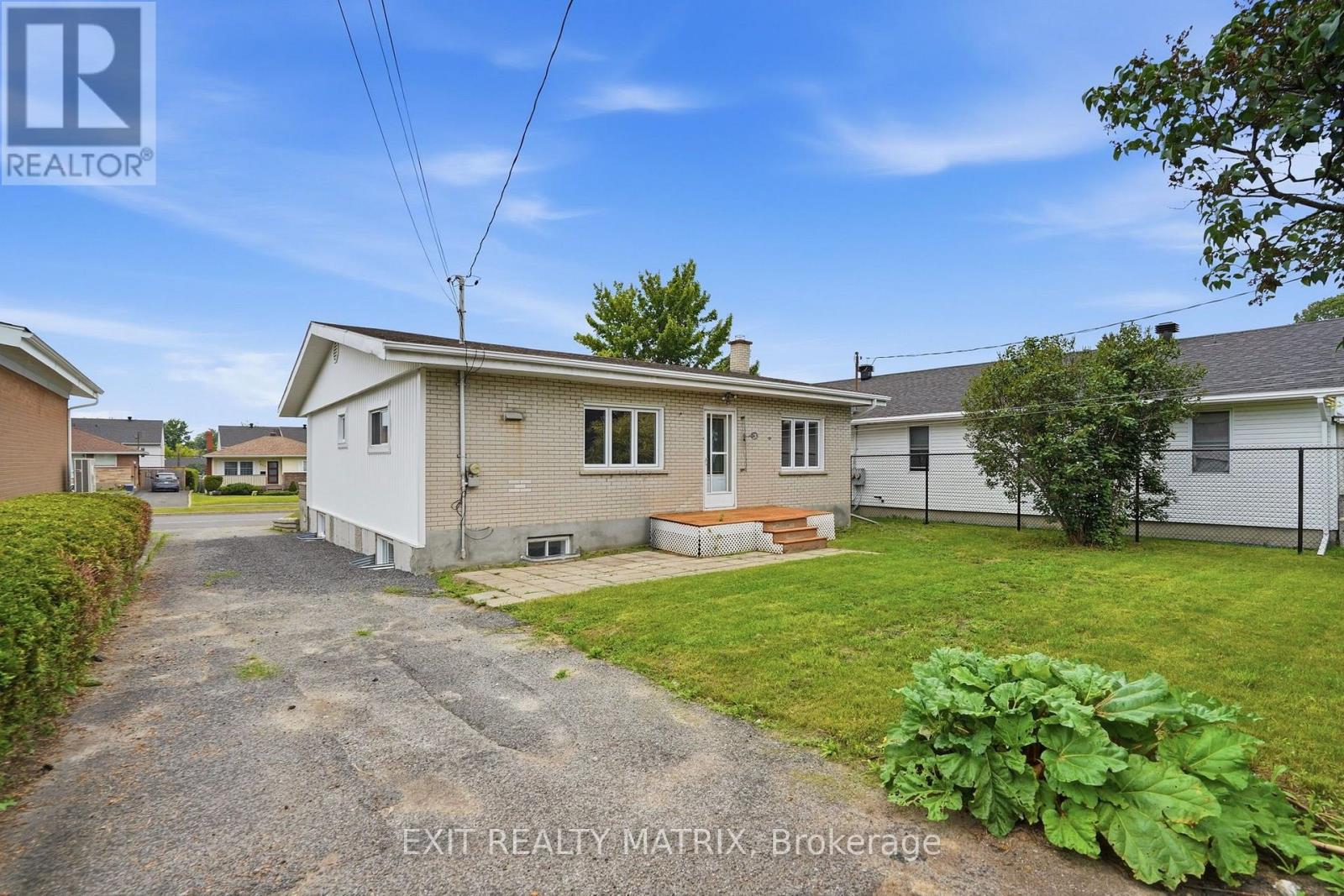 805 CARTIER BOULEVARD - 37