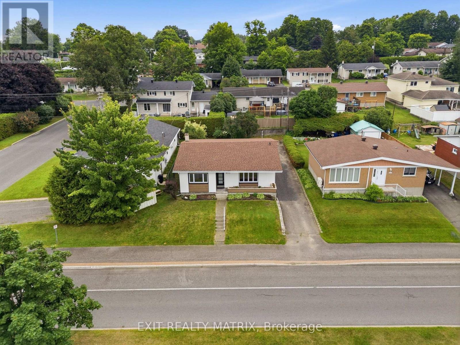 805 CARTIER BOULEVARD - 40