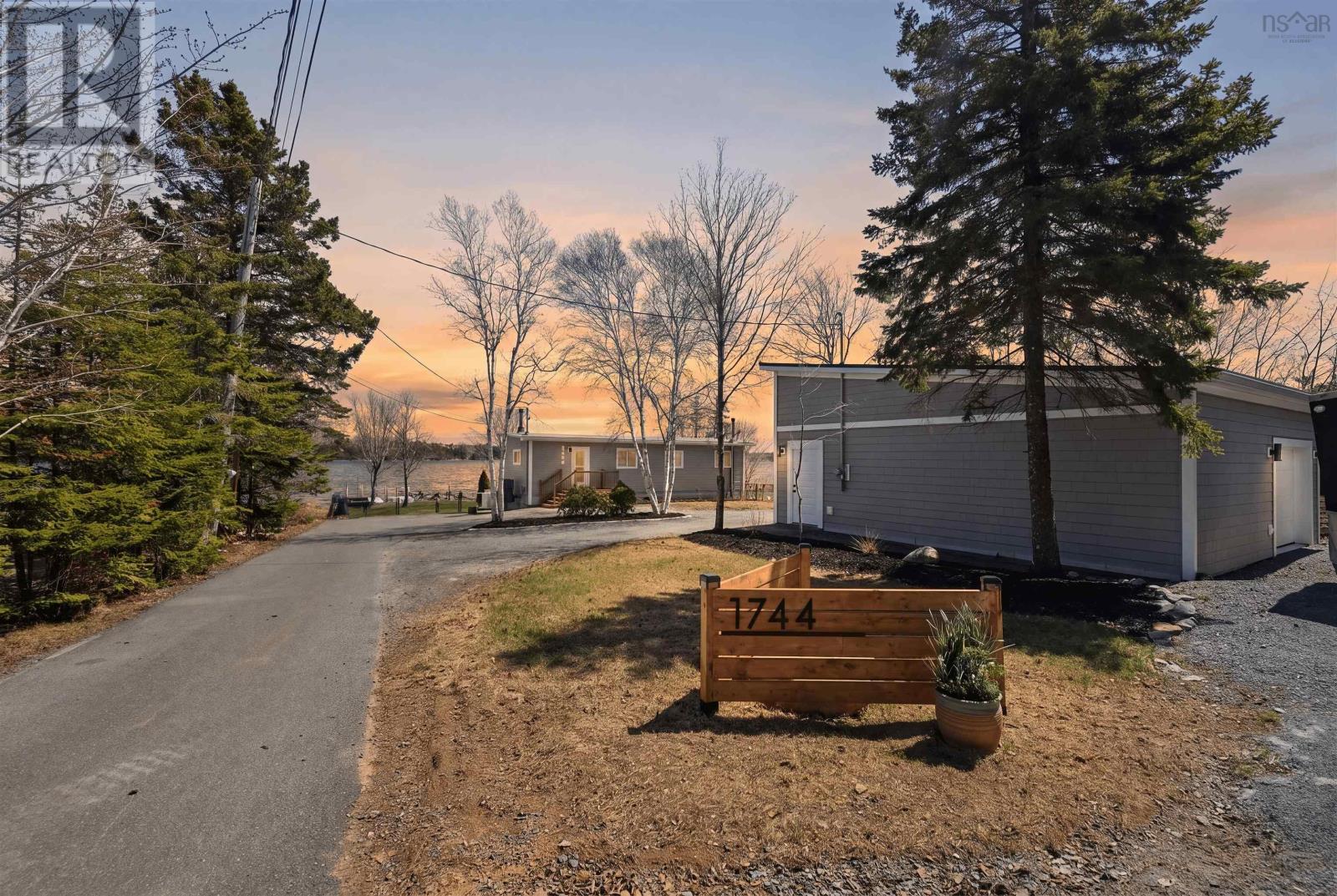 1744 Crowell Road - 47