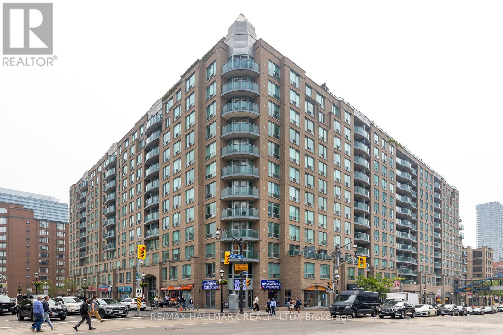 #528 109 FRONT STREET E - 1