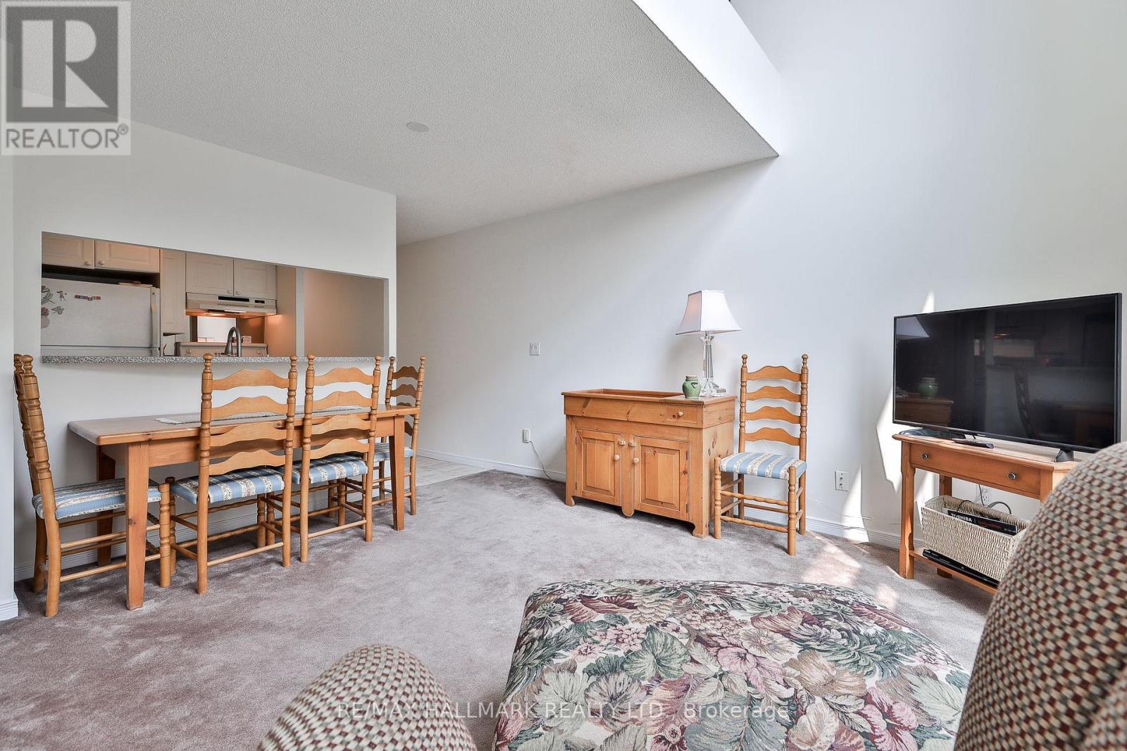 #528 109 FRONT STREET E - 10