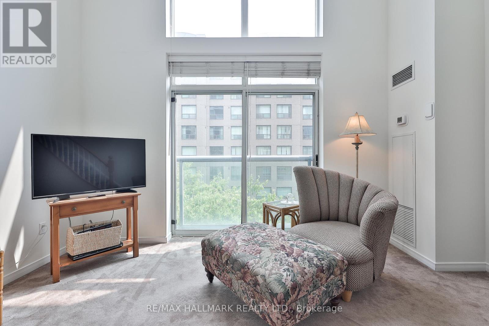 #528 109 FRONT STREET E - 14