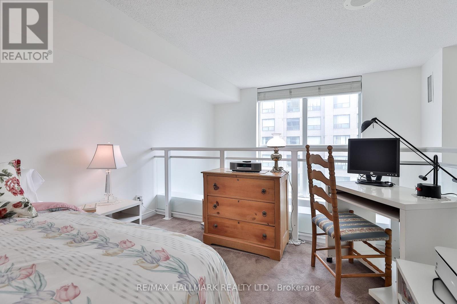 #528 109 FRONT STREET E - 17