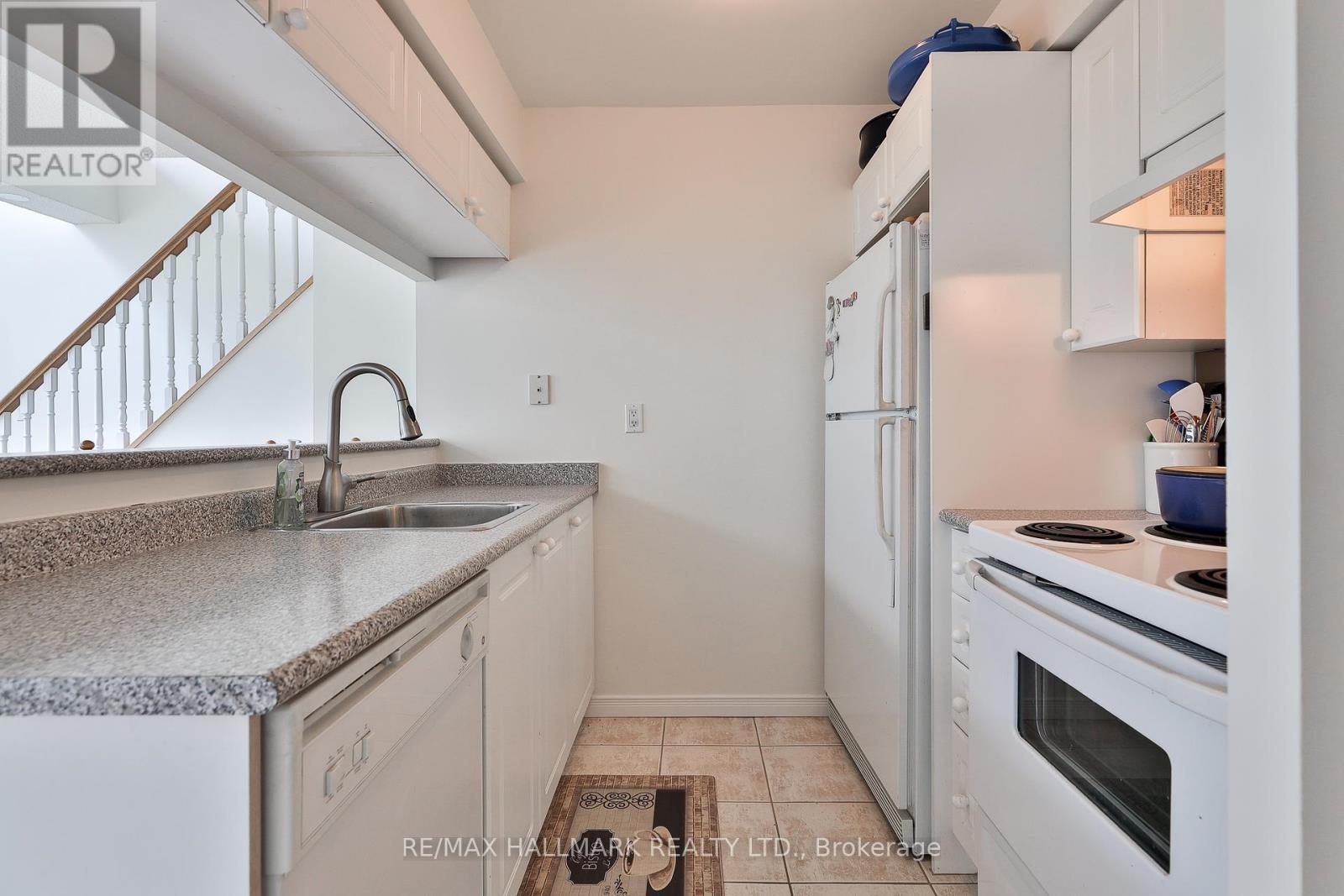 #528 109 FRONT STREET E - 4