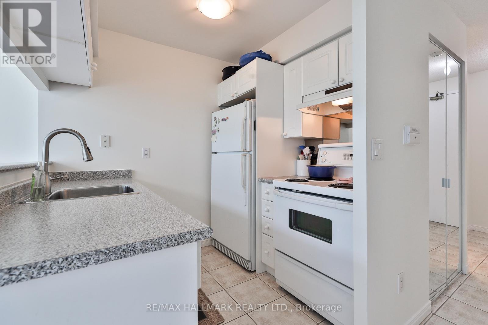 #528 109 FRONT STREET E - 6