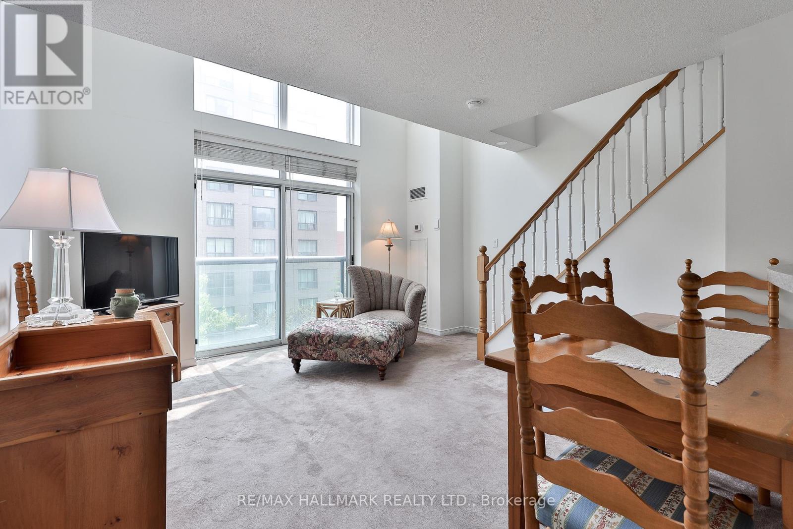#528 109 FRONT STREET E - 8
