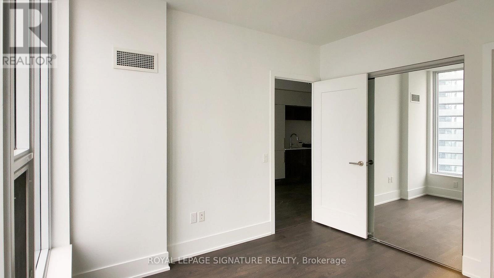 #5601 10 YORK STREET - 10