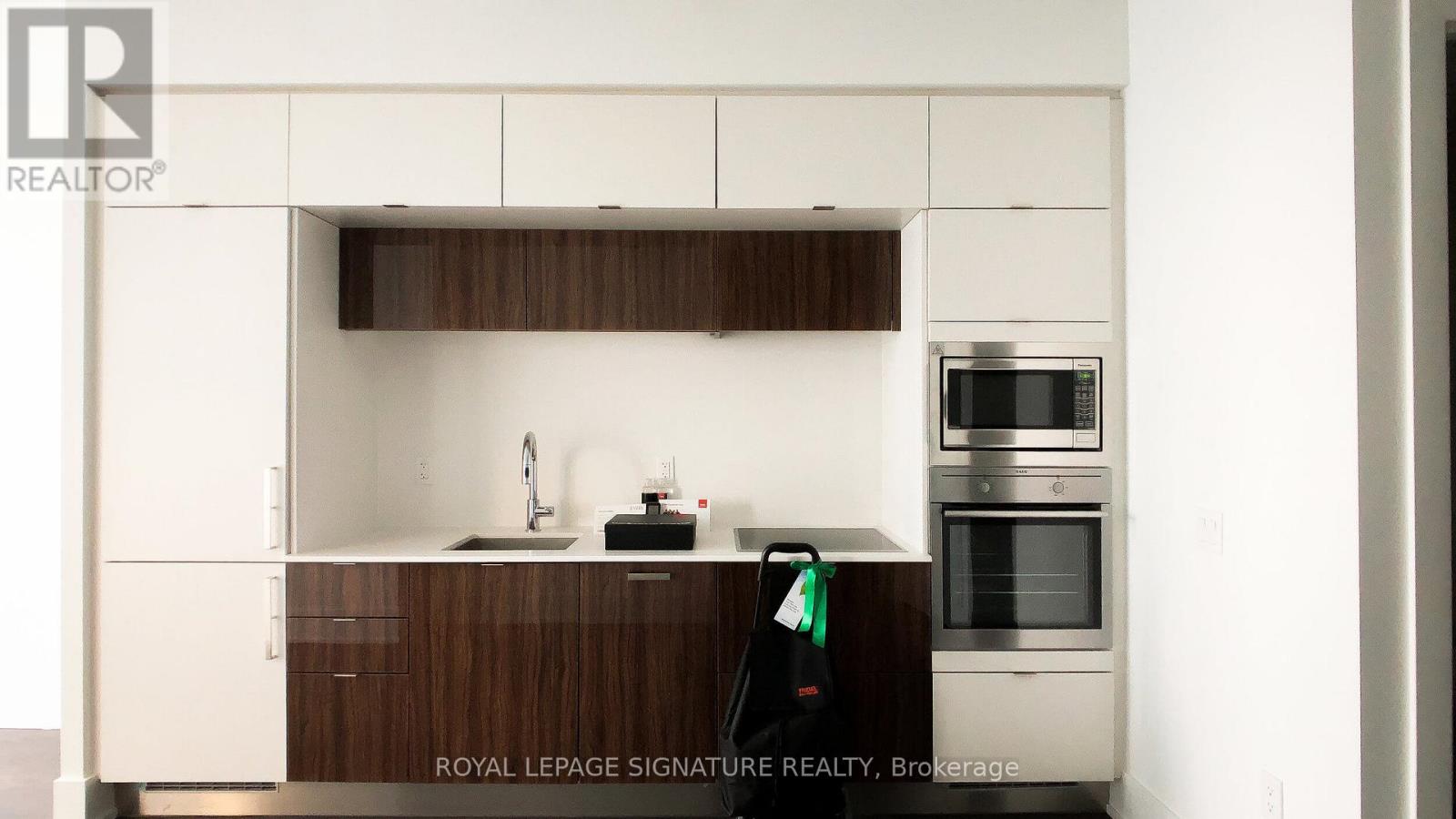 #5601 10 YORK STREET - 4