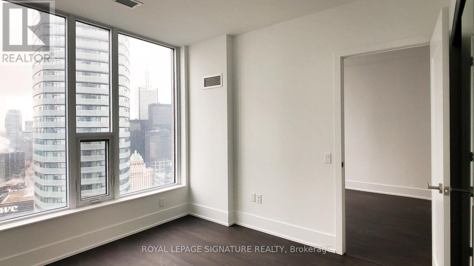 #5601 10 YORK STREET - 9