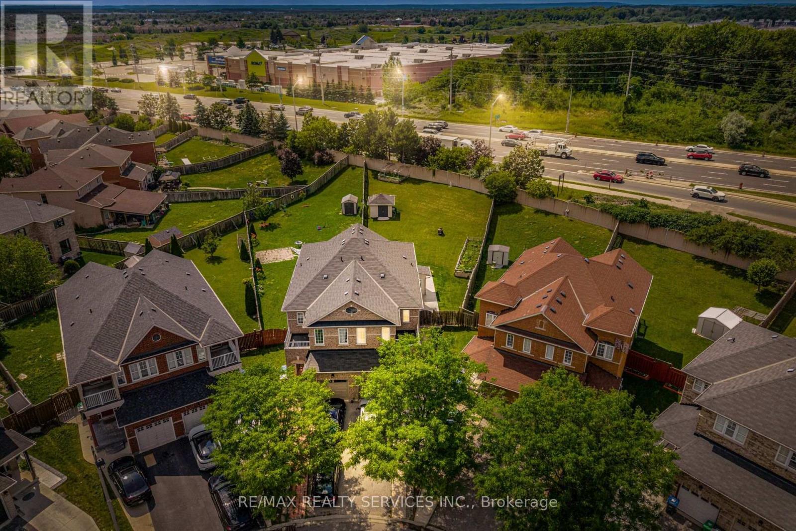 32 DEEPCORAL COURT - 1