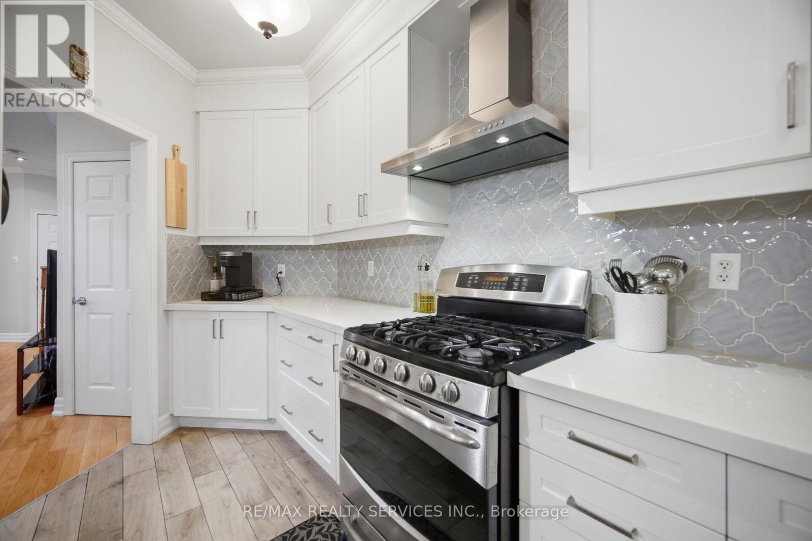 32 DEEPCORAL COURT - 16