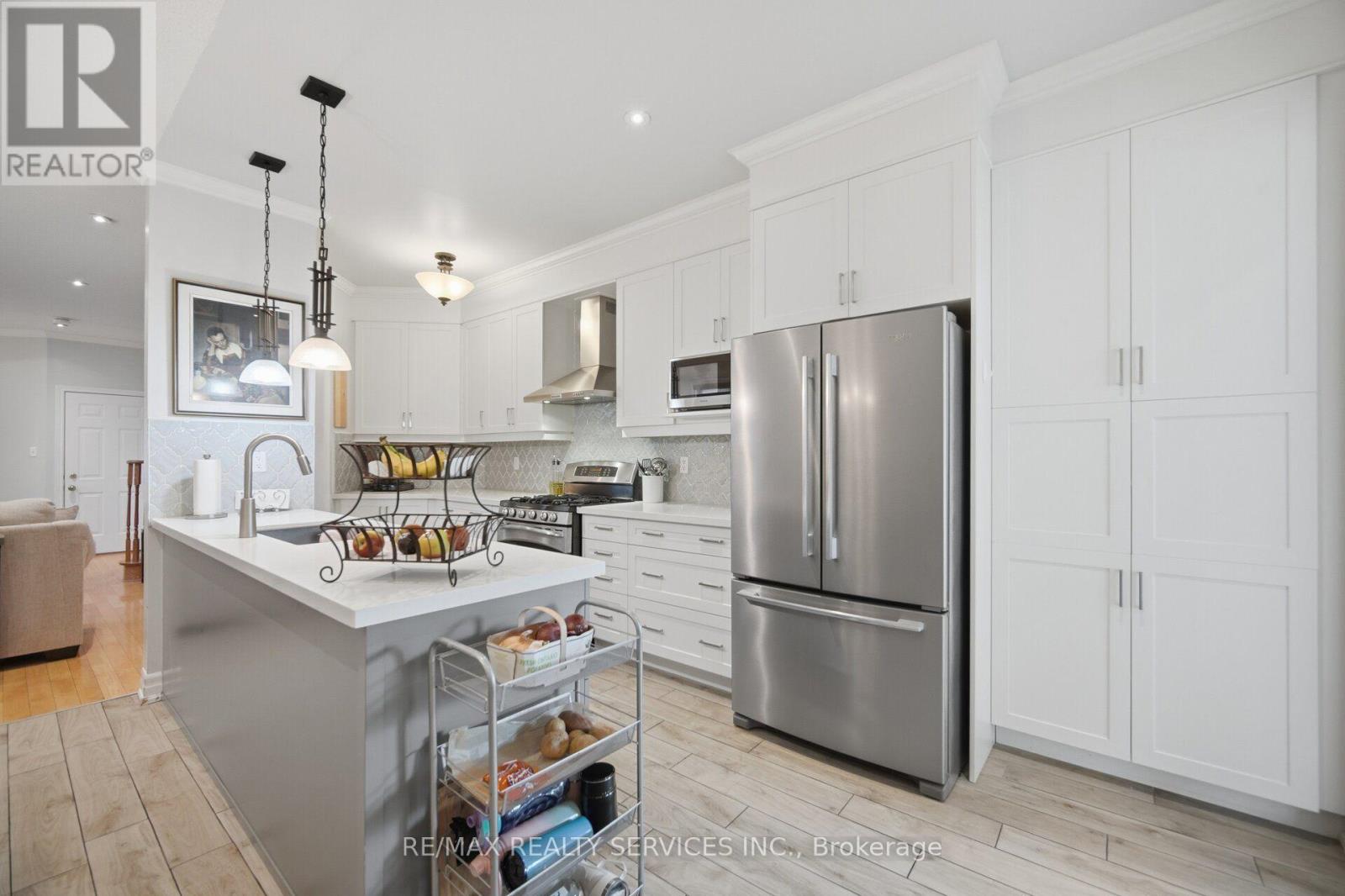 32 DEEPCORAL COURT - 18
