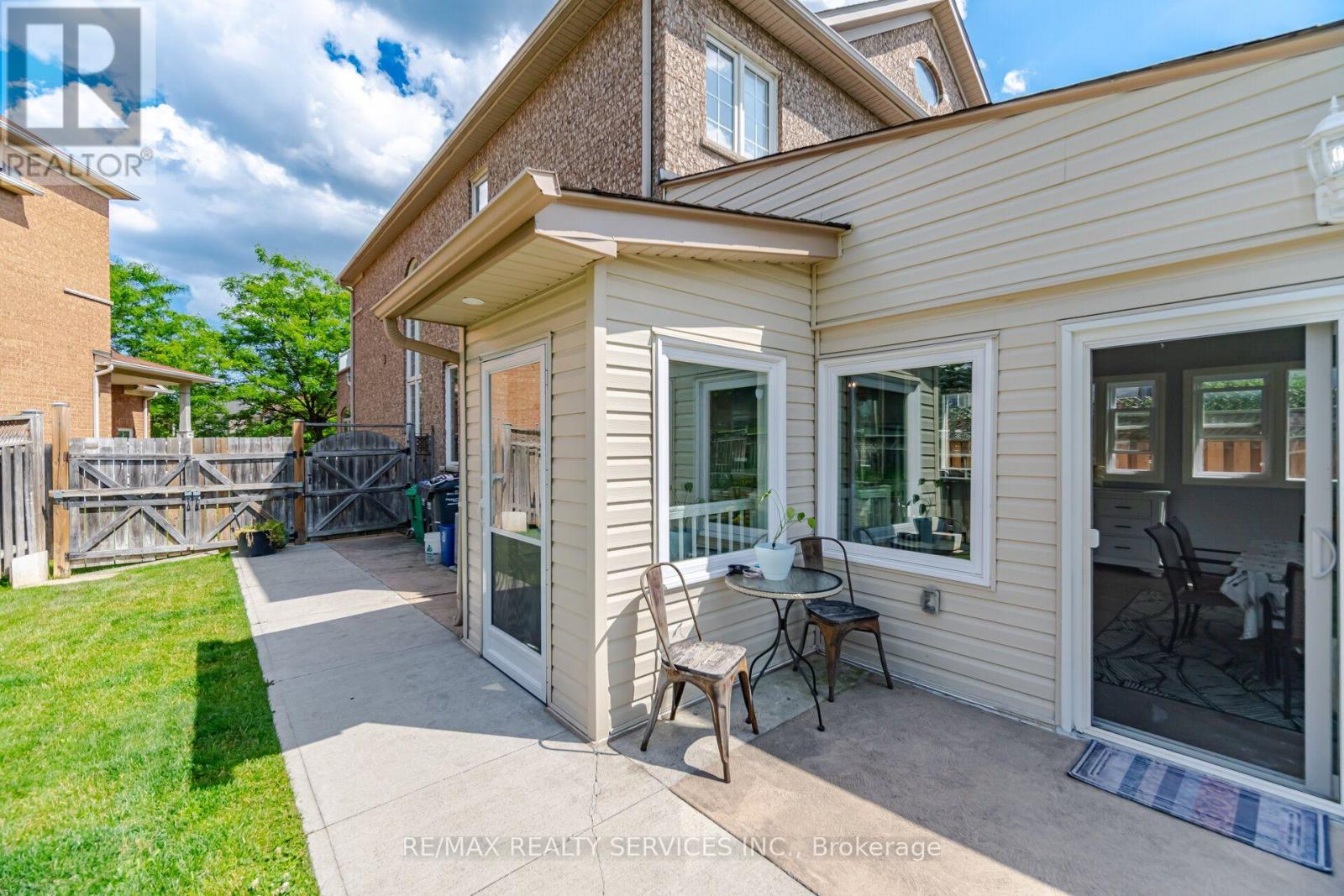 32 DEEPCORAL COURT - 34